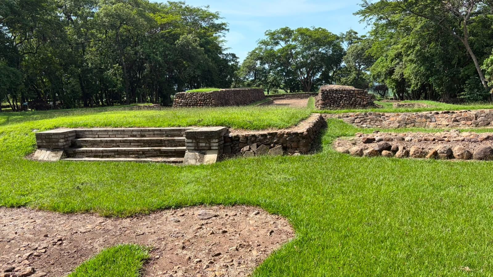 Tour to the Cihuatán Archaeological Park