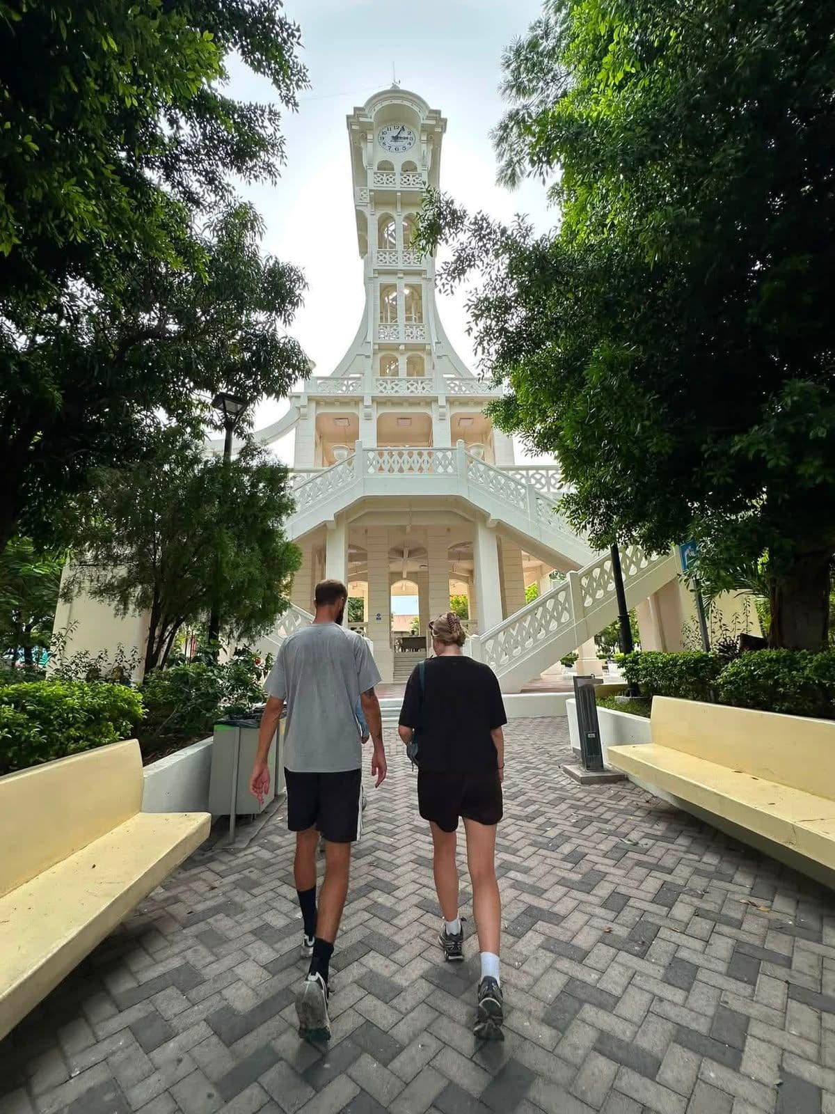 Day Tour in the Historic Center of San Vicente and its Monuments